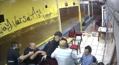 Çay ocağında otururken silahlı saldırıya uğradı: O anlar kamerada
