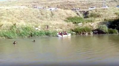 &Ccedil;aya d&uuml;şen kardeşlerden biri &ouml;ld&uuml;, diğeri aranıyor