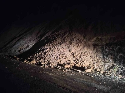 &Ccedil;aycuma&rsquo;da heyelan trafik akışını durdurdu
