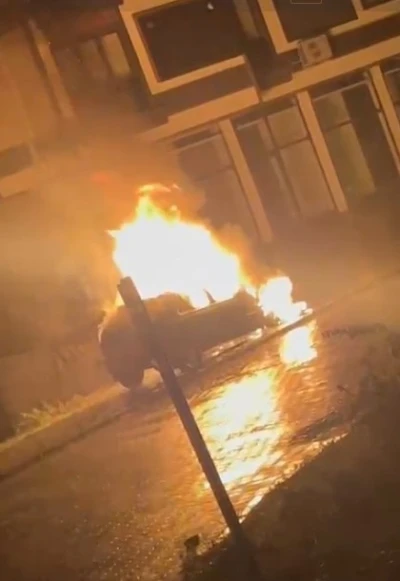 Çaycuma’da otomobil park halindyken alev aldı
