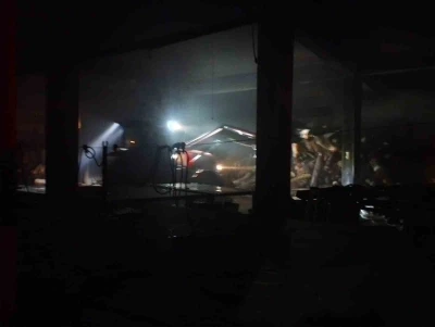 &Ccedil;aycuma&rsquo;da sahur vakti &ccedil;ıkan yangında tekstil fabrikası alevlere teslim oldu
