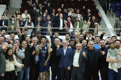 &Ccedil;ayırova Belediyesi sezonu şampiyon tamamladı
