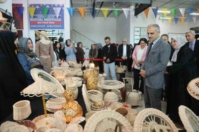 &Ccedil;ayırova&rsquo;da el emeği g&ouml;z nuru eserler g&ouml;r&uuml;c&uuml;ye &ccedil;ıktı
