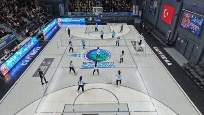 &Ccedil;ayırova&rsquo;da kadınlar voleybol dostluk ma&ccedil;ında buluştu
