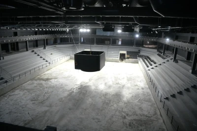 Çayırova’daki spor kompleksinde tribün koltuklarının montajına başlandı
