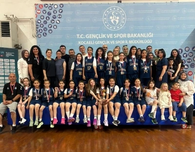 &Ccedil;ayırova&rsquo;nın gen&ccedil; sporcularından atletizm ve basketbolda başarı yağmuru
