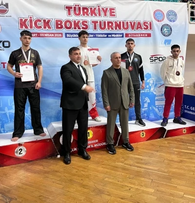 &Ccedil;ayırovalı kick boks&ccedil;ular Diyarbakır&rsquo;dan 2 madalyayla d&ouml;nd&uuml;
