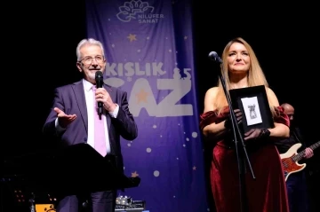 Caz Konserleri&rsquo;nin a&ccedil;ılışını J&uuml;lide &Ouml;z&ccedil;elik yaptı
