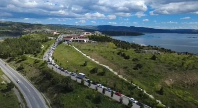 &Ccedil;ekerek Millet Bah&ccedil;esi bayram tatilinde yoğun ilgi g&ouml;rd&uuml;, ara&ccedil; kuyrukları oluştu
