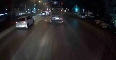 &Ccedil;ekici otomobili yola d&uuml;ş&uuml;rd&uuml;
