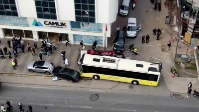 Çekmeköy’de otobüs durağa daldı: 1 ölü, 4 yaralı

