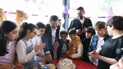 &Ccedil;ekmek&ouml;y&rsquo;de şehit olan Fatma Nur &ouml;ğretmenin oğlu Hasan Kemal&rsquo;e doğum g&uuml;n&uuml; s&uuml;rprizi

