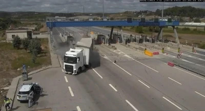 Çekmeköy’deki tır kazası güvenlik kamerasına yansıdı
