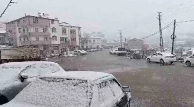 &Ccedil;elikhan il&ccedil;esinde kar yağışı başladı
