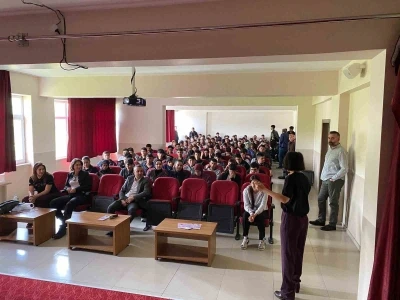 &Ccedil;emişgezek&rsquo;te akran zorbalığına karşı bilin&ccedil;lendirme eğitimi
