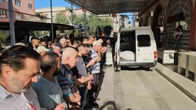 Cenazesi asansörlü araçla evden indirildi
