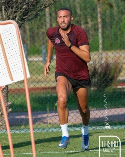 Cenk Tosun, Fatih Karag&uuml;mr&uuml;k&rsquo;te ilk idmanına &ccedil;ıktı
