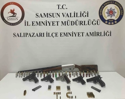 Cephanelik gibi ev: &Ccedil;ok sayıda silah ve m&uuml;himmat ele ge&ccedil;irildi
