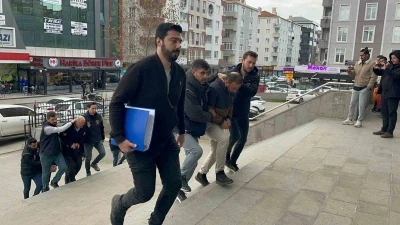 &Ccedil;erkezk&ouml;y&rsquo;de tefecilik operasyonu: 3 kişi g&ouml;zaltında
