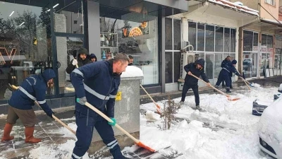 &Ccedil;ermik Belediyesi kar temizliğine başladı
