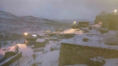 &Ccedil;ermik&rsquo;e mevsimin ilk karı yağdı
