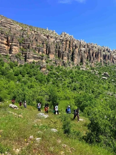 &Ccedil;ermik il&ccedil;esi doğa g&uuml;zelliği ve tarihi ile kapılarını turizme araladı
