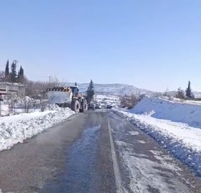 &Ccedil;ermik il&ccedil;esinde bağlantı yolları ulaşıma a&ccedil;ıldı
