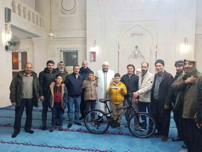 &Ccedil;ermik&rsquo;te başarılı &ouml;ğrencilere bisiklet ve akıllı saat hediye edildi

