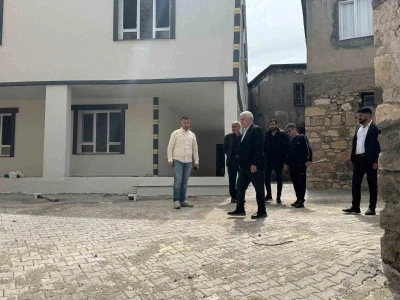 &Ccedil;ermik&rsquo;te bozulan yolların yapımına başlandı
