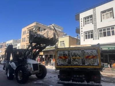 &Ccedil;ermik&rsquo;te kar yağışı sonrası hayat normale d&ouml;n&uuml;yor
