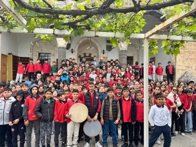 &Ccedil;ermik&rsquo;te &ouml;ğrenciler camide buluştu
