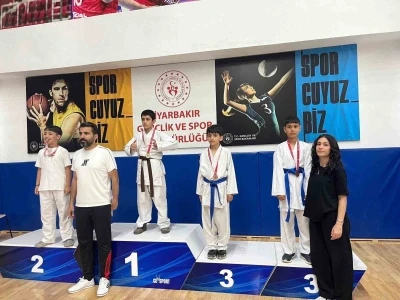 &Ccedil;ermikli sporcular madalyalarla d&ouml;nd&uuml;
