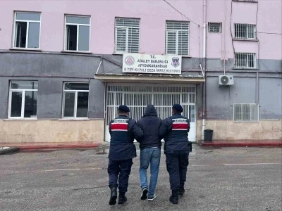 &Ccedil;eşitli su&ccedil;lardan 14 yıl hapis cezasıyla aranan şahsı jandarma yakaladı
