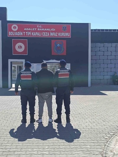 Çeşitli suçlardan 26 yıl hapis cezası ile aranan şahıs yakalandı
