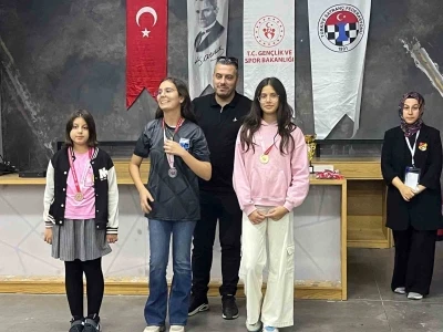 Çeşme Belediyespor genç satranççılarından gururlandıran başarı
