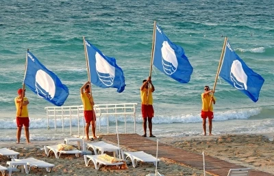 &Ccedil;eşme&rsquo;de 13 plaj ve 2 marinada Mavi Bayrak dalgalanacak
