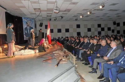 &Ccedil;eşme&rsquo;de, duygu dolu &Ccedil;anakkale anması
