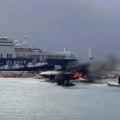 &Ccedil;eşme&rsquo;de motoryatta yangın paniği
