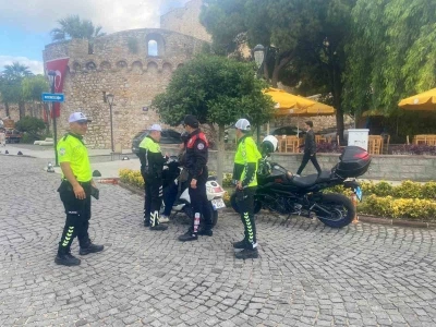 Çeşme’de motosiklet denetimlerinde sürücülere 545 bin lira ceza
