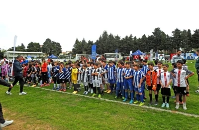 &Ccedil;eşme&rsquo;de U9 Futbol Festivali Coşkusu
