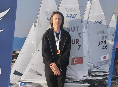 Çeşmeli genç yelkenci Deniz Alan Türkiye şampiyonu oldu
