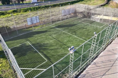 &Ccedil;eştepe&rsquo;deki halı saha yeniden hizmete a&ccedil;ıldı
