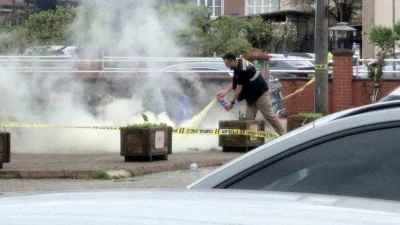 &Ccedil;evre Şehircilik M&uuml;d&uuml;rl&uuml;ğ&uuml; &ouml;n&uuml;nde bomba paniği
