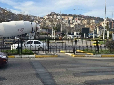 &Ccedil;evre yolunda &ouml;nlem alındı, yayalar &uuml;st ge&ccedil;ide y&ouml;nlendiriliyor
