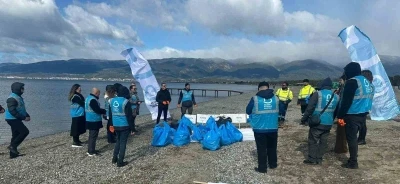 &Ccedil;evrecilerden Altınkum sahilinde anlamlı temizlik
