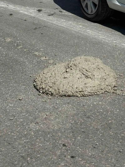 Çevreyi kirleten beton mikseri sürücüsü cep telefonu kamerasına yansıdı
