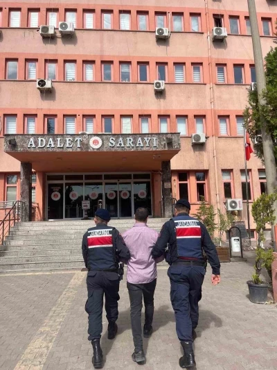 Cezaevi firarisi camide uyurken yakalandı
