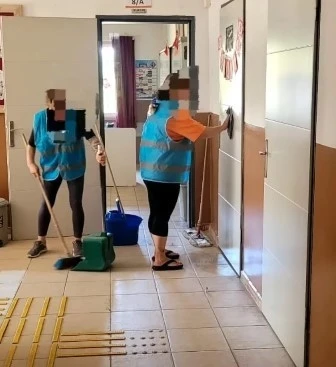 Cezaevindeki kadınlar, öğrenciler için temizlik yaptı
