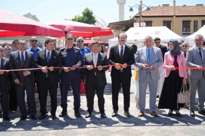 Cezaevlerinde &uuml;retildi, vatandaşla buluştu
