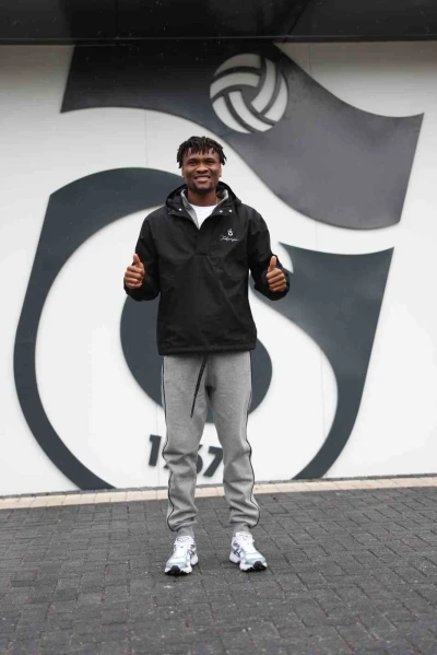 Chibuike Nwaiwu: "Taraftarın g&ouml;nl&uuml;nde yer edinmiş oyuncu olarak hatırlanmak isterim"
